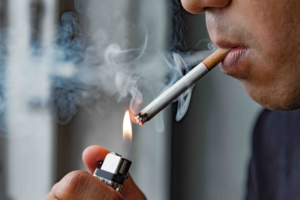  Hút thuốc sẽ gây xỉn màu răng và hại sức khoẻ cơ thể 